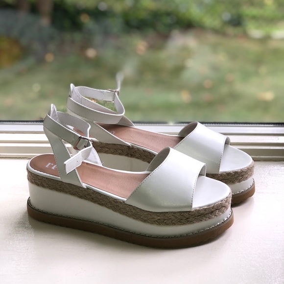 Nasty Gal Shoes - Nasty Gal White Platform Sandals 👡